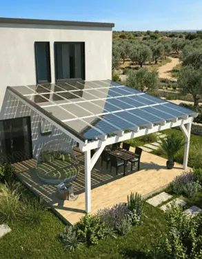 Photo d'une Pergola solaire avec plusieurs panneaux photovolta&iuml;que abritant un salon de jardin
